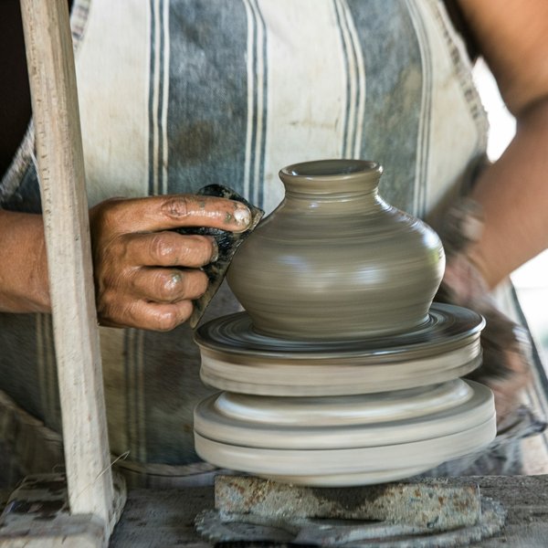 Où apprendre la poterie traditionnelle en Tunisie?